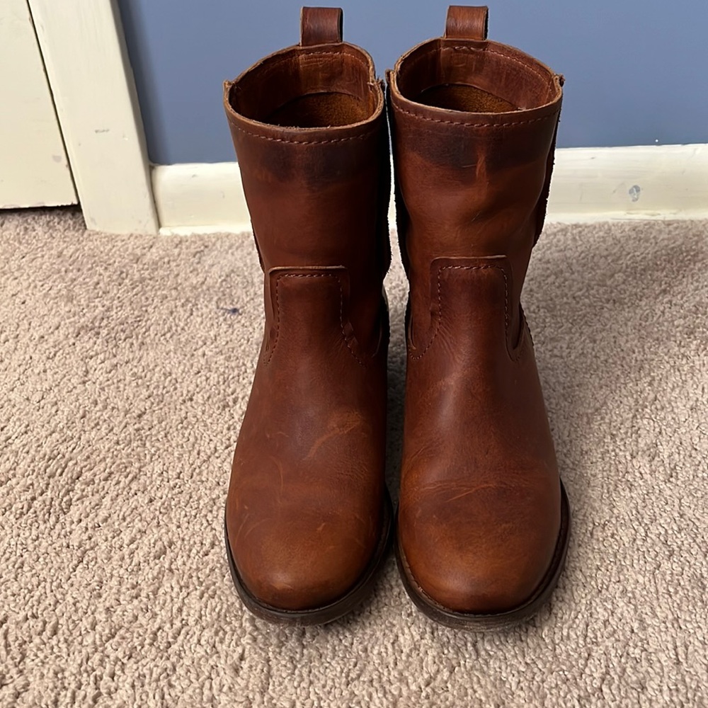 Frye leather ankle boots, like new.